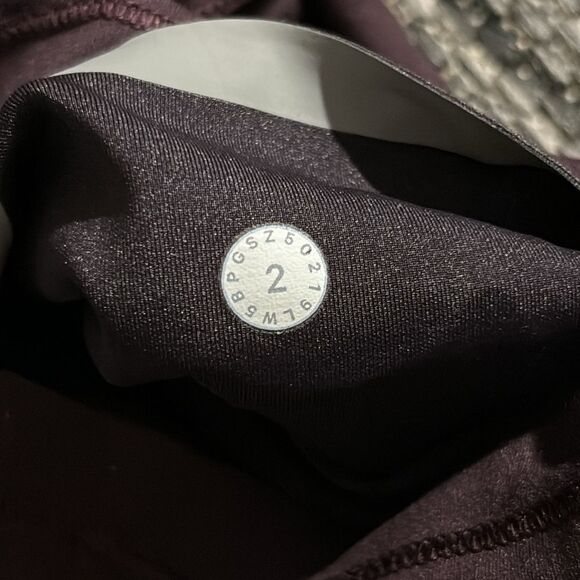 Lululemon In Movement 7/8 Tight *Everlux 25" - Picture 7 of 9